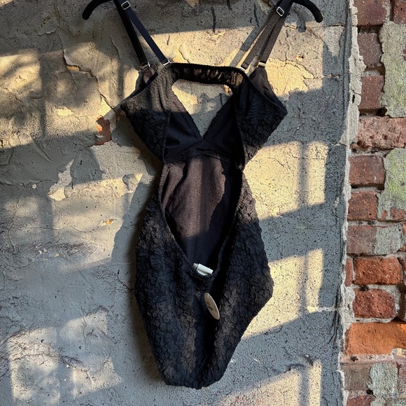 MALIA MILLS VALENCIA MAILLOT - Picture 3 of 6